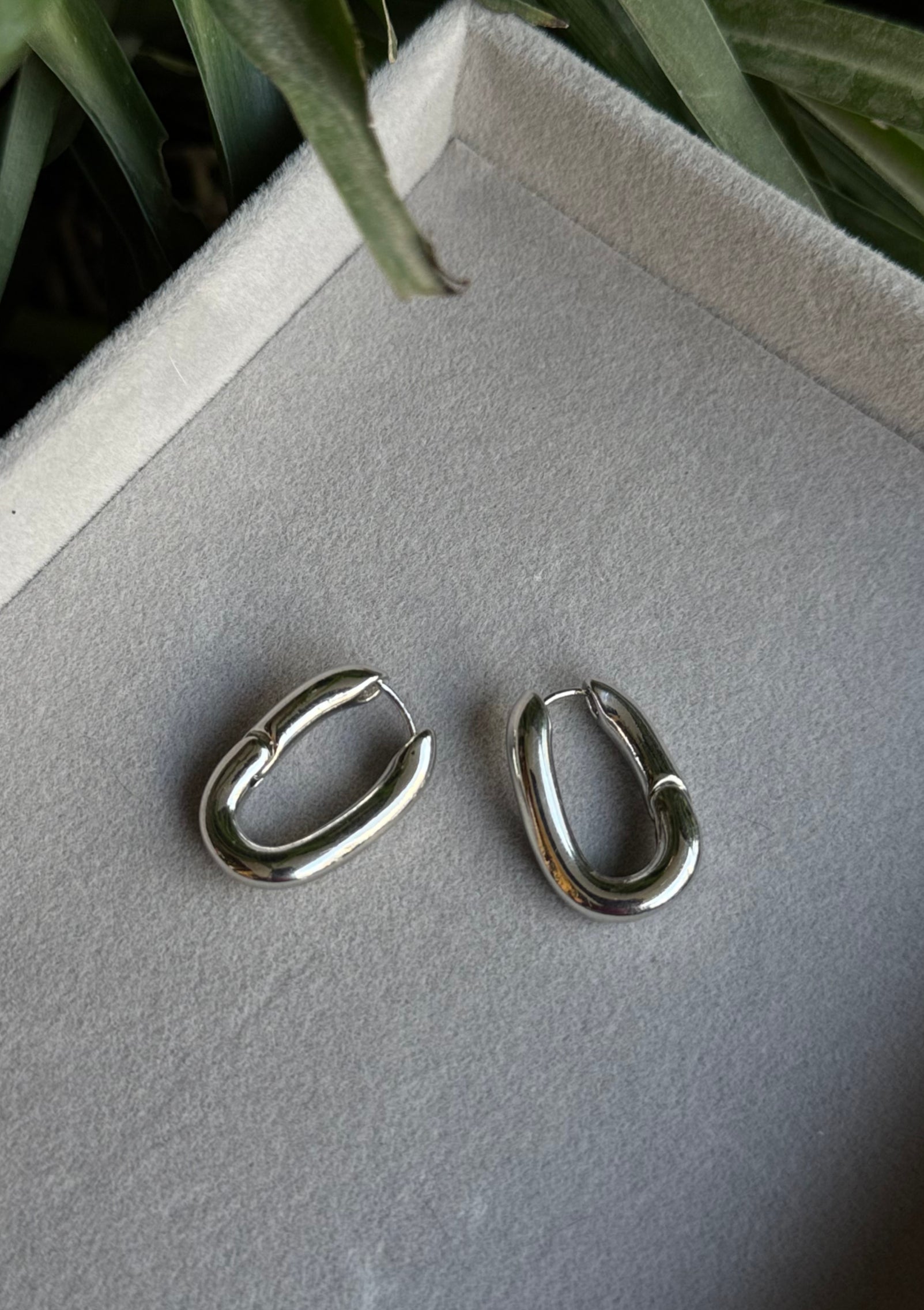 PETAL SILVER HOOPS image 1